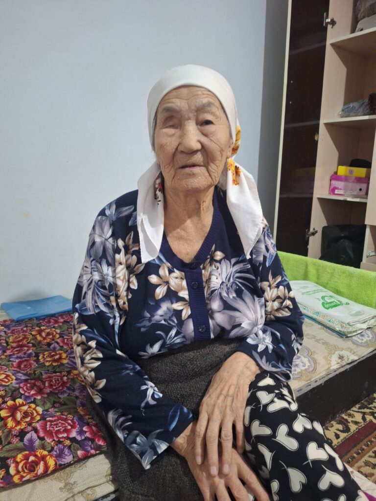 Қыз мүшесі және кончаларын сорады